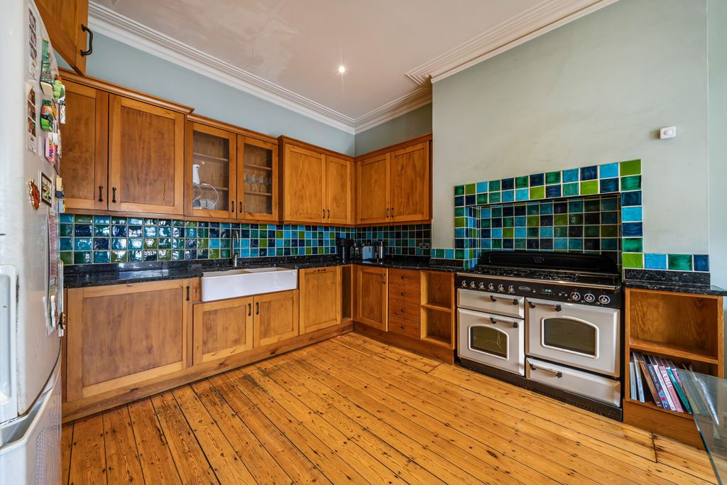 Property photo 2 of 17 Kitchen