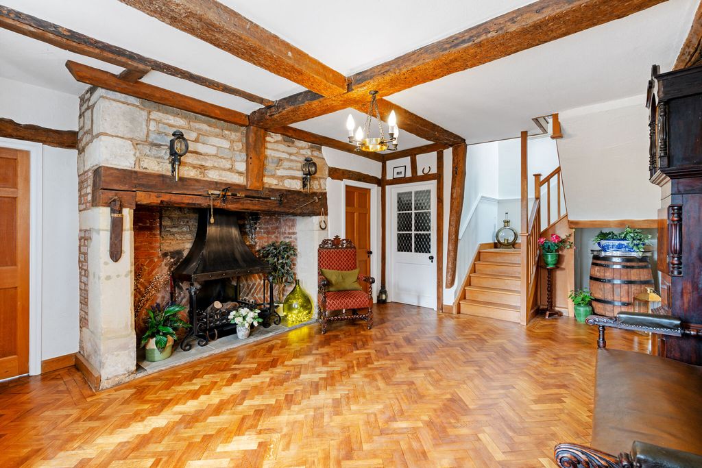 Property photo 2 of 20