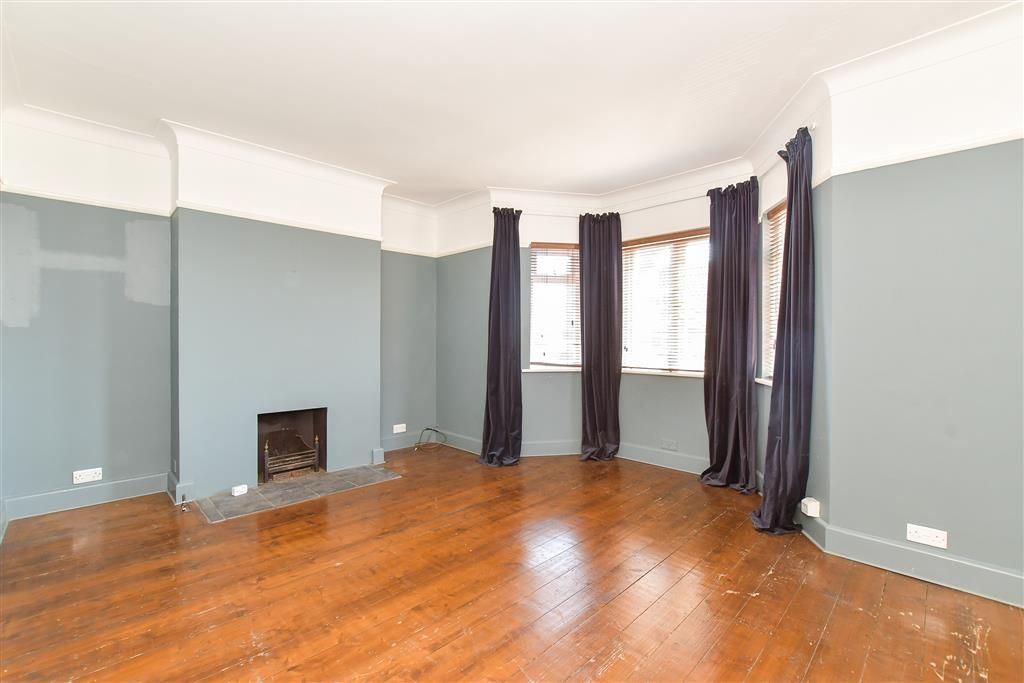 Property photo 1 of 11 Lounge