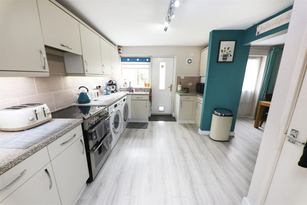 Property photo 3 of 27 Open Plan Dining/Kitchen
