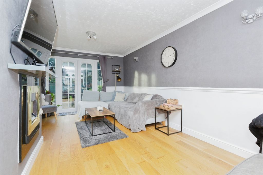 Property photo 1 of 17 Lounge