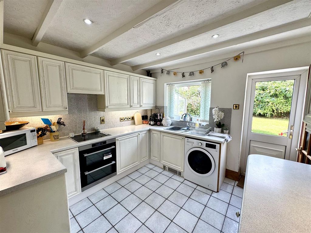 Property photo 2 of 19 Kitchen