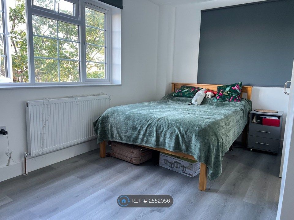 Property photo 2 of 9 Master Bedroom