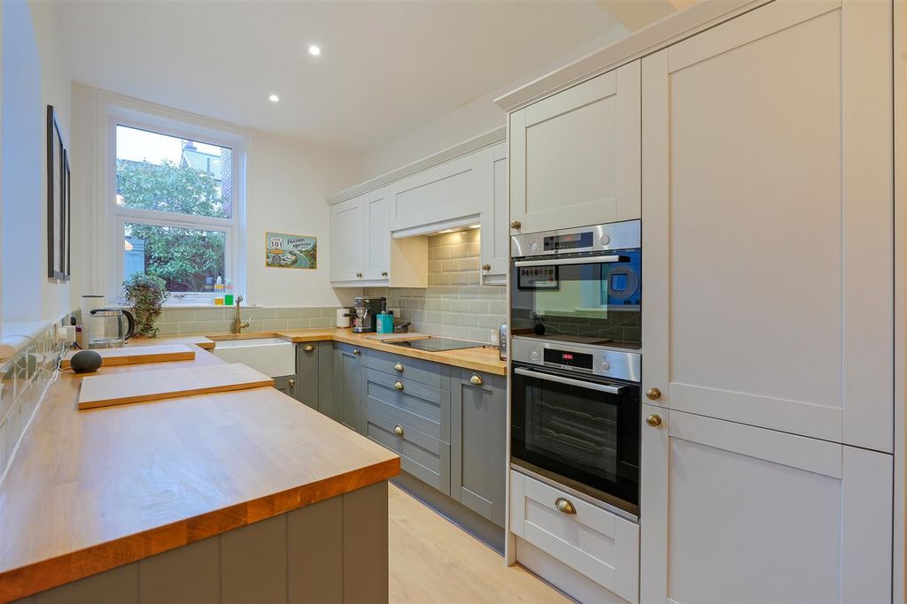 Property photo 3 of 20 Kitchen 2.Jpg