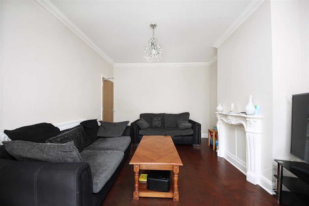 Property photo 3 of 9
