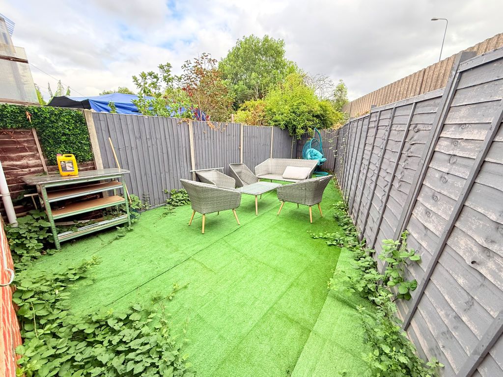 Property photo 3 of 10 Private Garden