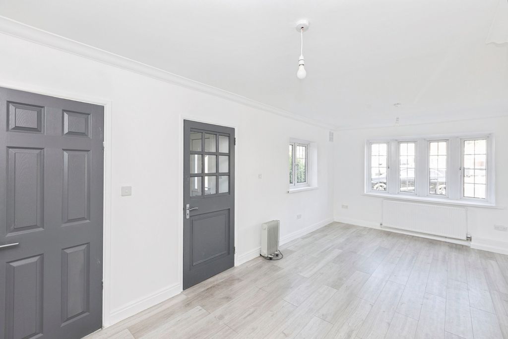 Property photo 2 of 18 Pbox-Img.Jpg