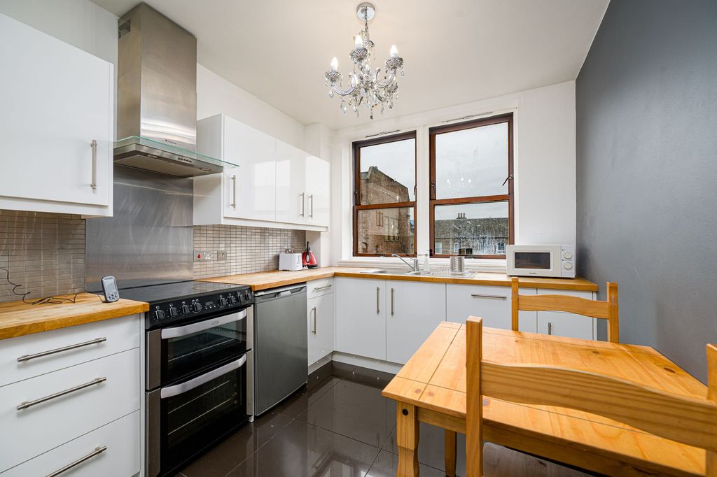 Property photo 2 of 11 Kitchen