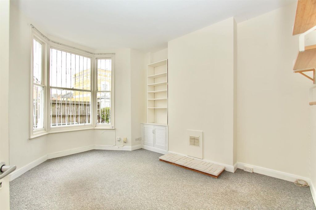 Property photo 2 of 14 Bayston Road, N16