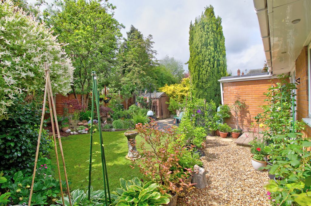 Property photo 2 of 19 Garden