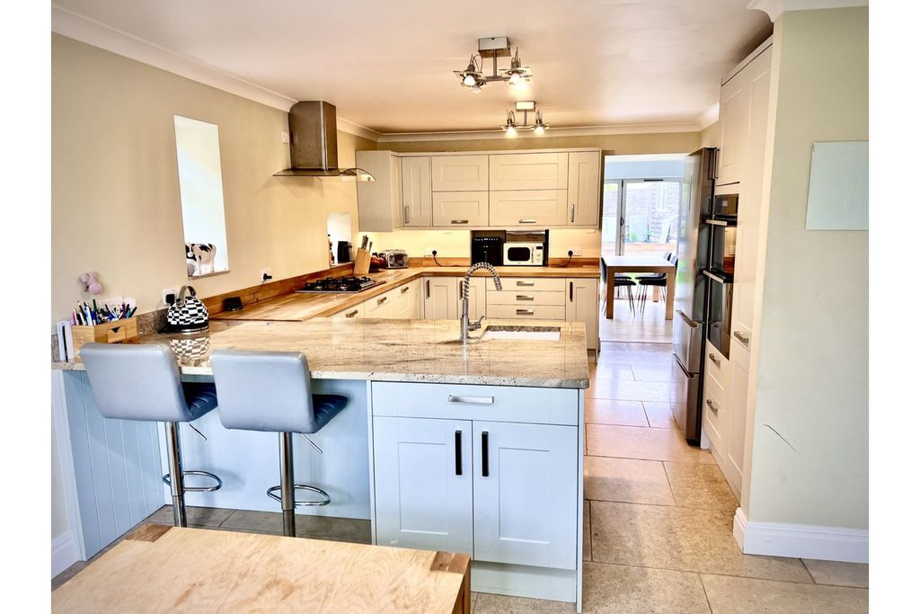 Property photo 2 of 13