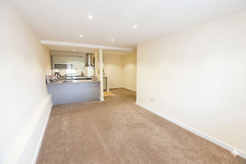 Property photo 2 of 6 Picture No. 18