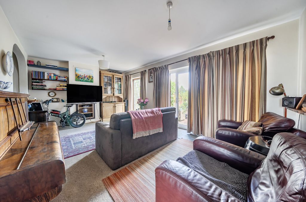 Property photo 2 of 19 1356813-12-68d163...