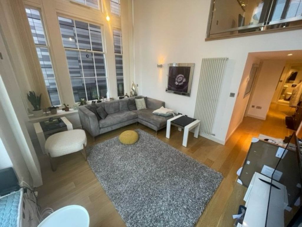 Property photo 2 of 11 Livingroom 2