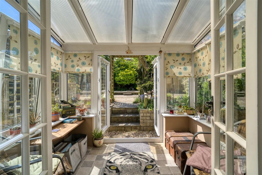 Property photo 3 of 9 Conservatory
