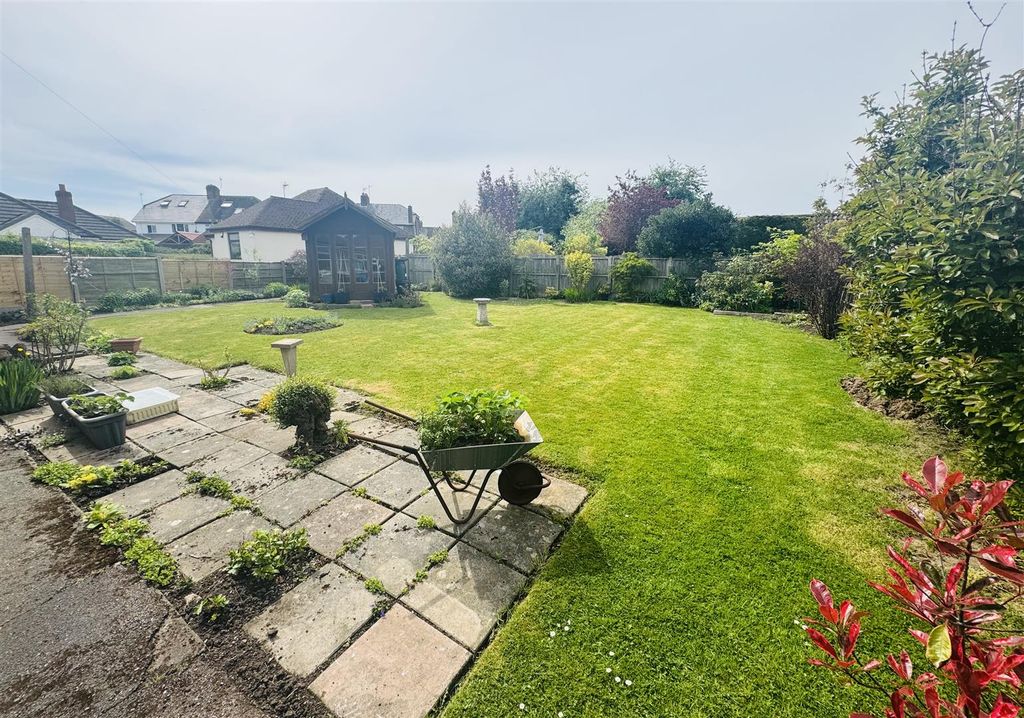 Property photo 2 of 12 Externally