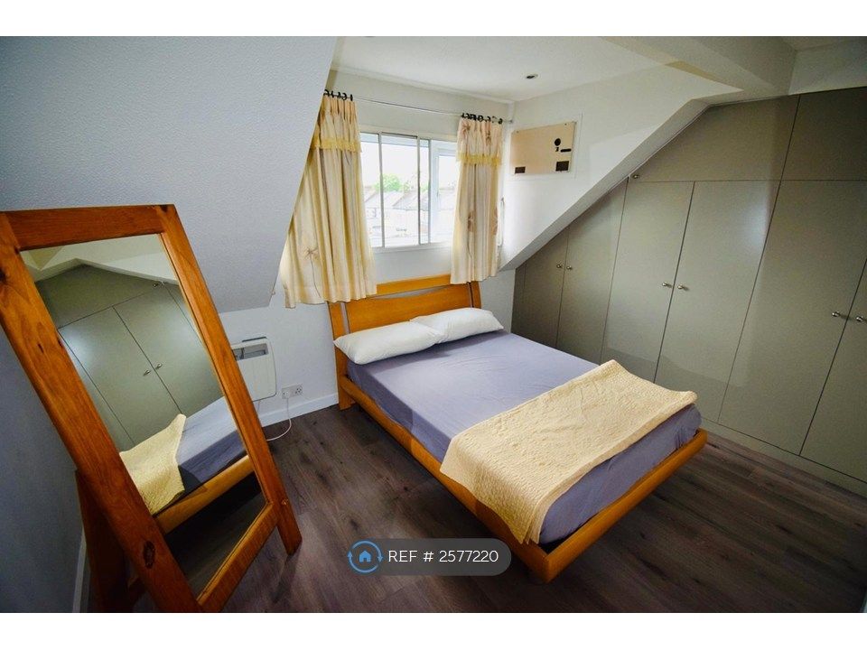 Property photo 3 of 11 Bedroom 02