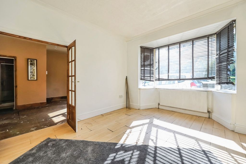 Property photo 3 of 17 Photo