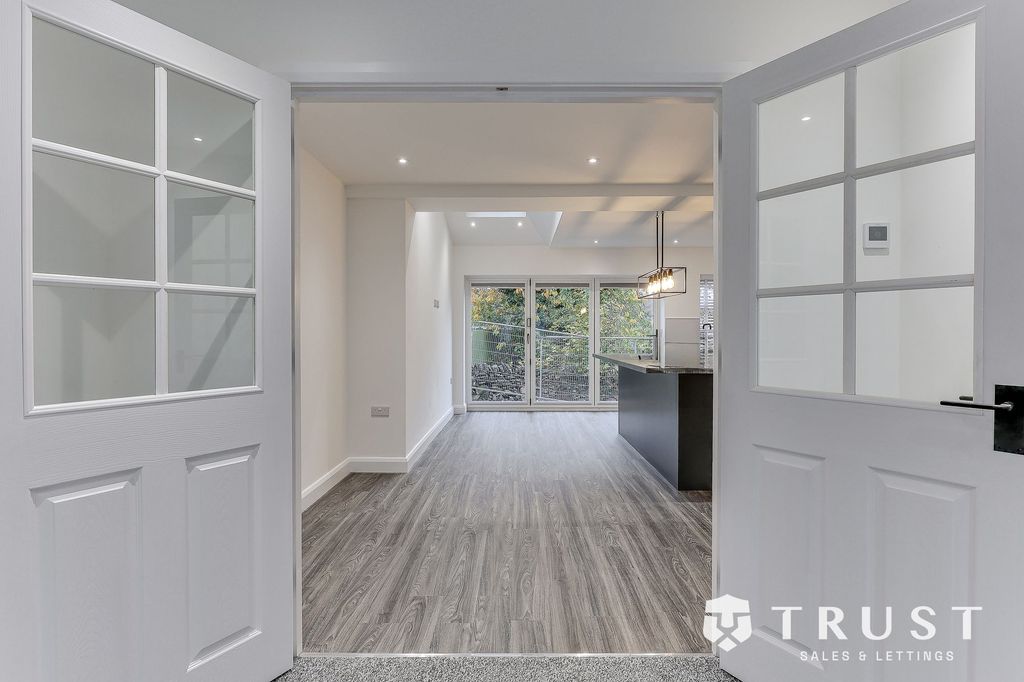 Property photo 3 of 37