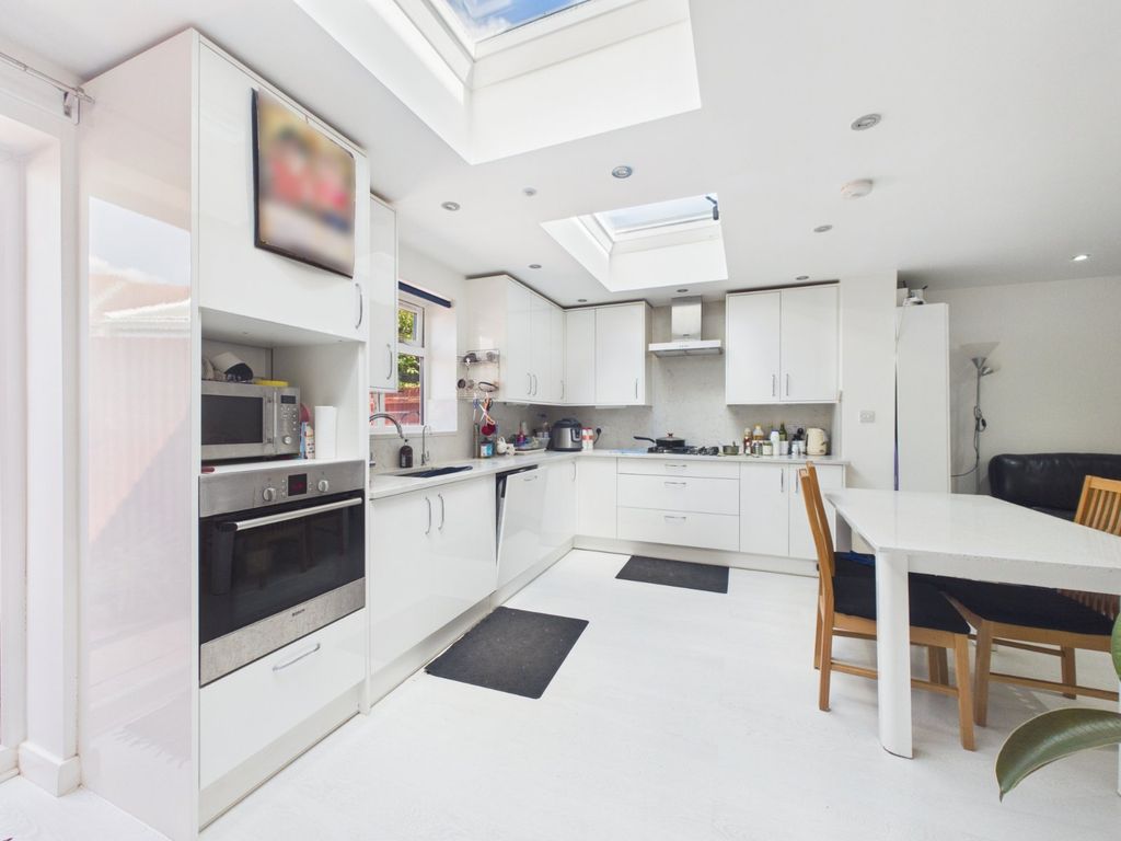 Property photo 3 of 15 Kitchen