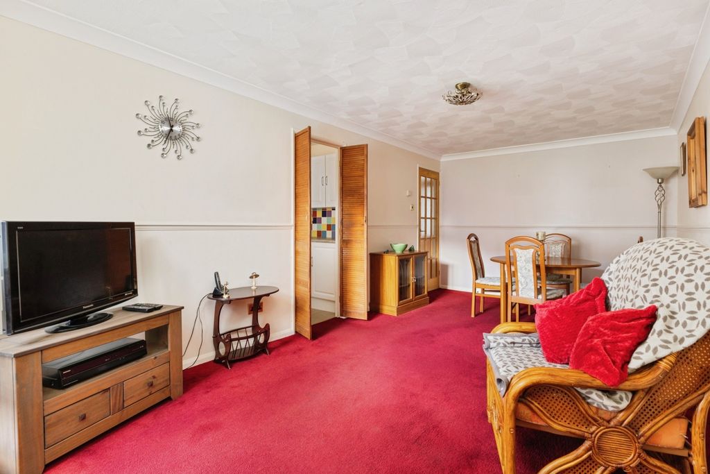 Property photo 2 of 17 Photo