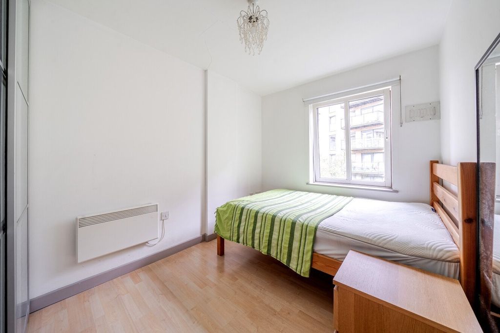 Property photo 2 of 19 Picture No. 27