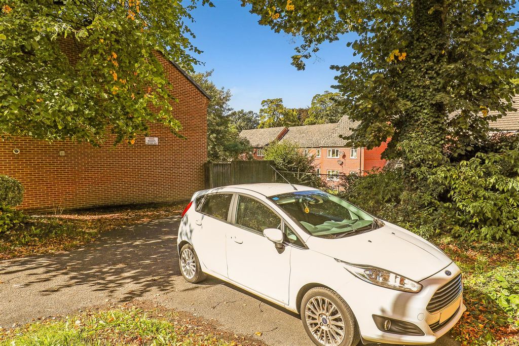 Property photo 3 of 13 Mb3.Jpg