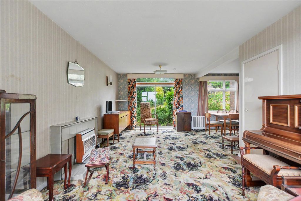 Property photo 2 of 21 Living/Dining Room