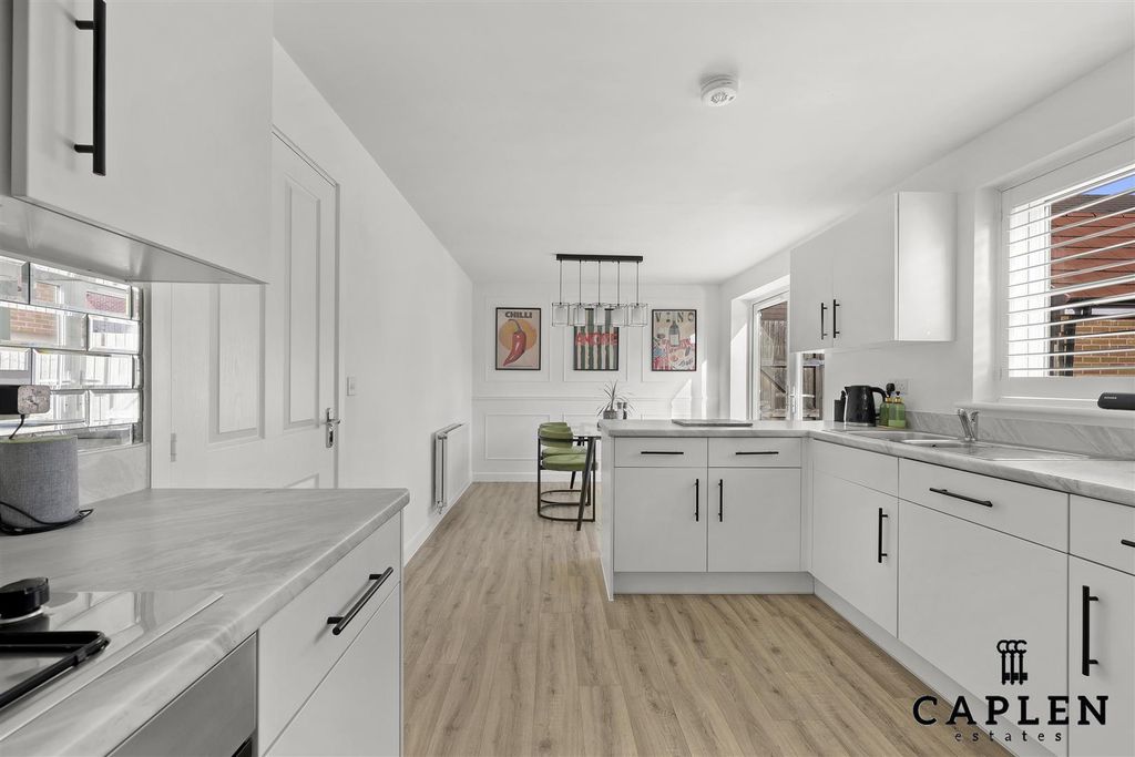 Property photo 3 of 28