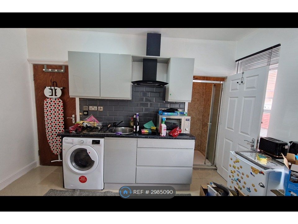 Property photo 3 of 12 Studio 1
