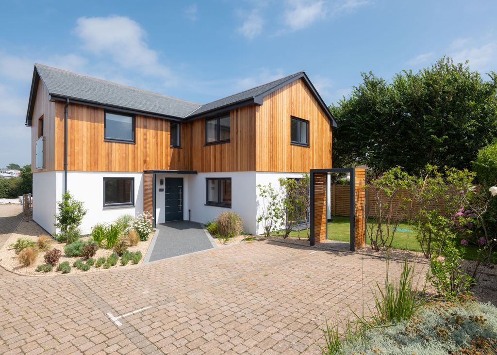 Property photo 1 of 24 Ten Zeath At The Bay