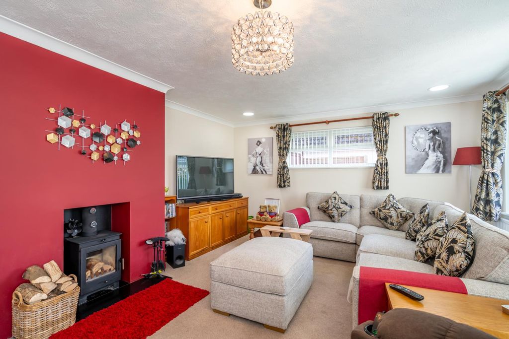 Property photo 3 of 17 Sitting Room (2).Jpg