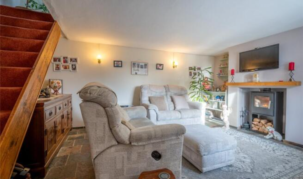Property photo 2 of 17