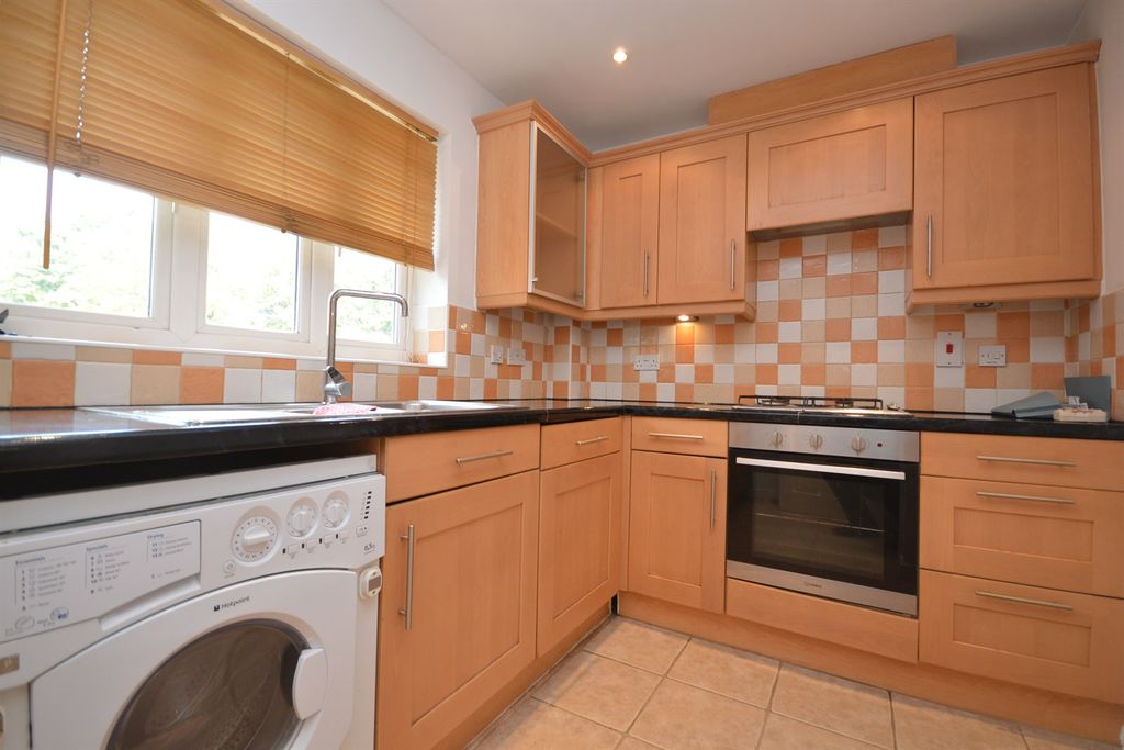 Property photo 3 of 6 Kitchen