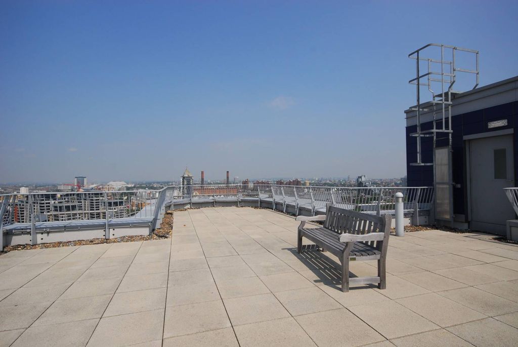 Property photo 2 of 23