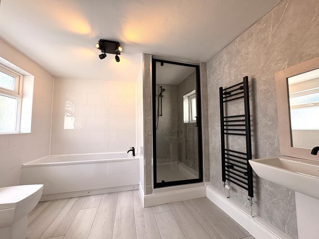 Property photo 2 of 14 Bathroom.Jpeg