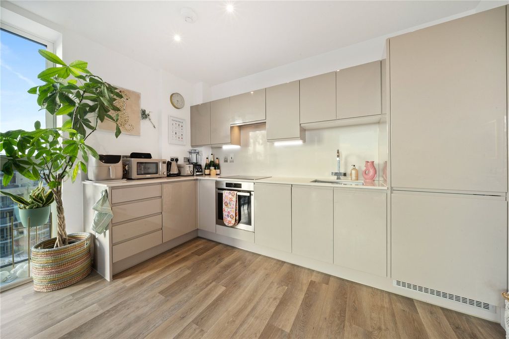 Property photo 3 of 11 Kitchen Area