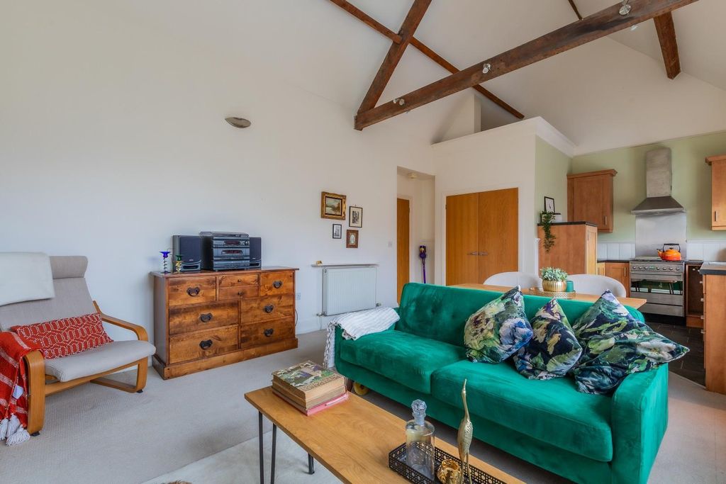 Property photo 2 of 12 Lounge