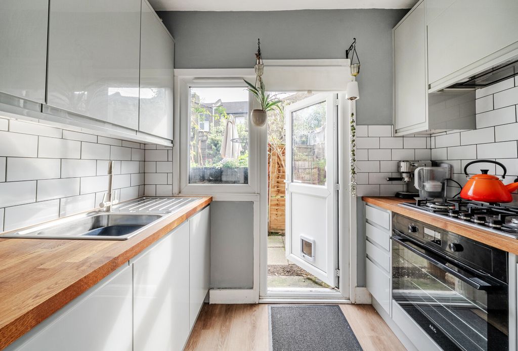 Property photo 2 of 12 1434295-10-69c159...