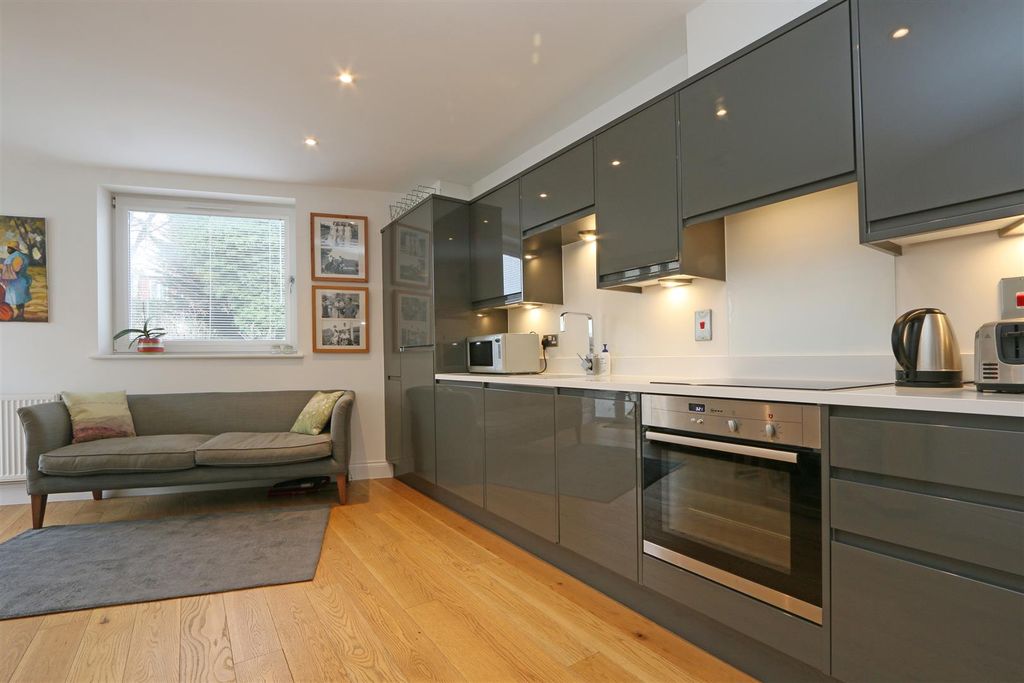 Property photo 1 of 8 Bonsor House Kitchen