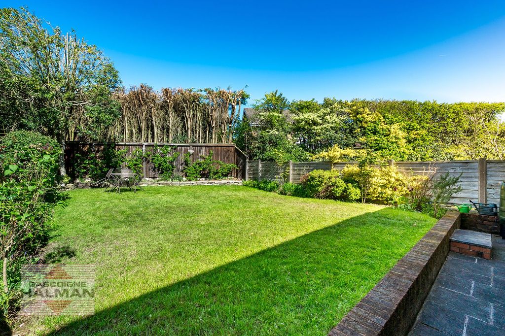 Property photo 3 of 23