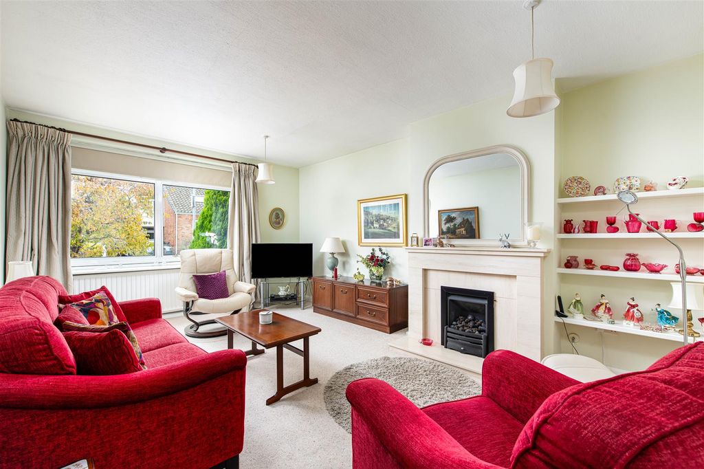 Property photo 2 of 22 Living Room