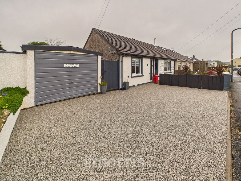 Property photo 2 of 27