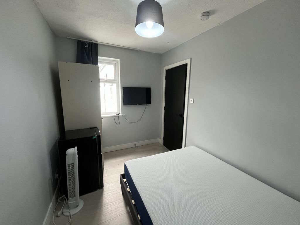 Property photo 2 of 8 Room 2 (1)
