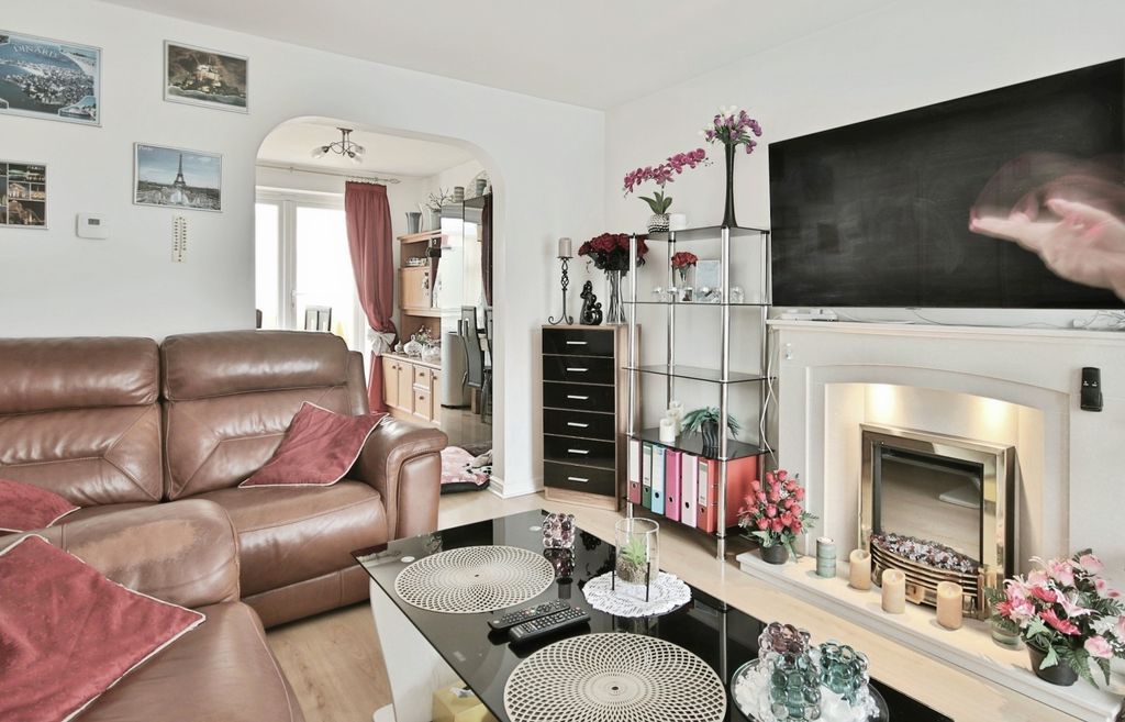 Property photo 2 of 13 3482285