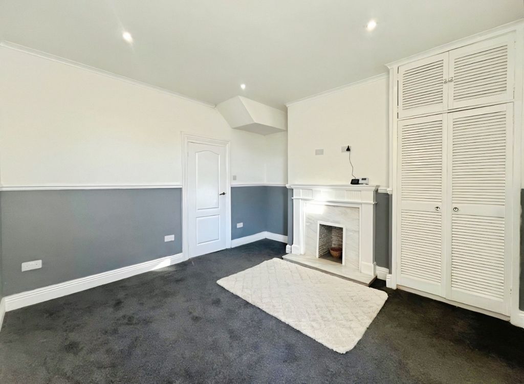 Property photo 2 of 18 5317041