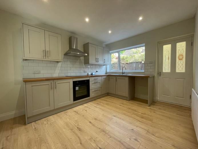 Property photo 3 of 10 Kitchen