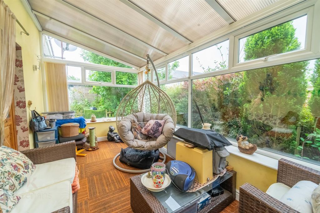 Property photo 3 of 18 Helm Close-2.Jpg