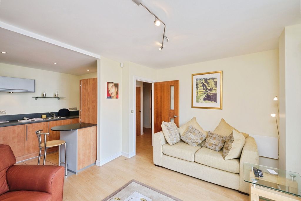 Property photo 3 of 18 Pbox-Img.Jpg