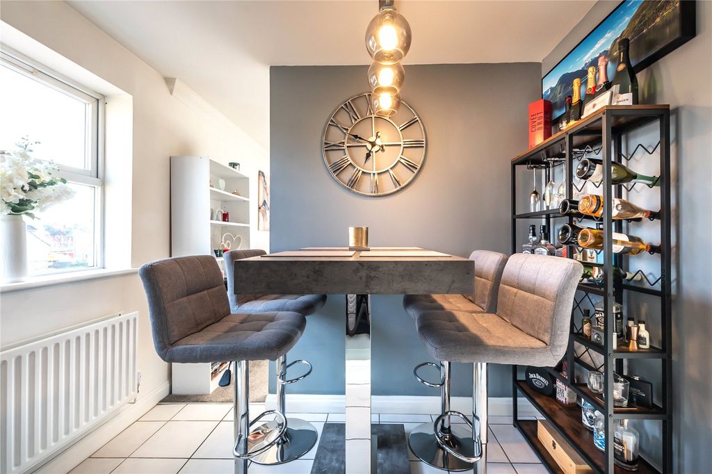 Property photo 2 of 22 Picture No. 15